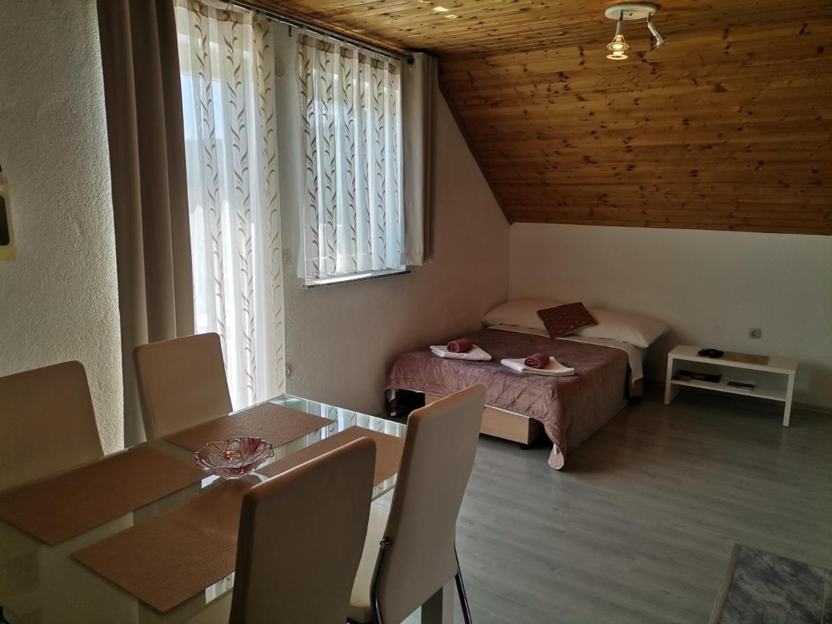 Apartment Dolores Smoljanac Exteriör bild